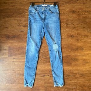 Levi’s 720 High Rise Super Skinny Med Wash Skinny Jean- Size 29